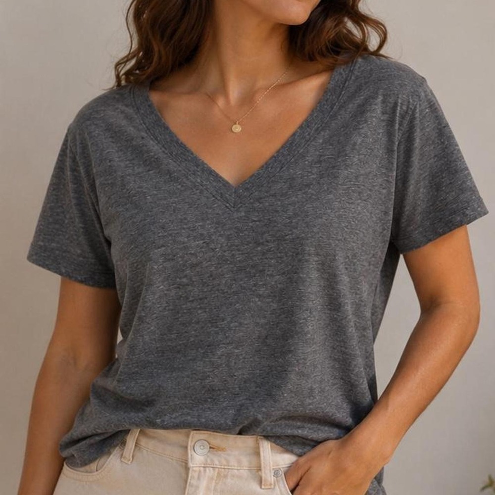 Universal Thread gray v-neck tee